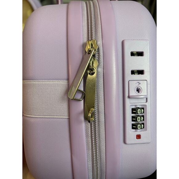 Hello Kitty Girls or Women's suitcase or large makeup case Valentine gift set - Picture 4 of 4